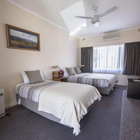 Redhill Cooma Motor Inn Extérieur photo