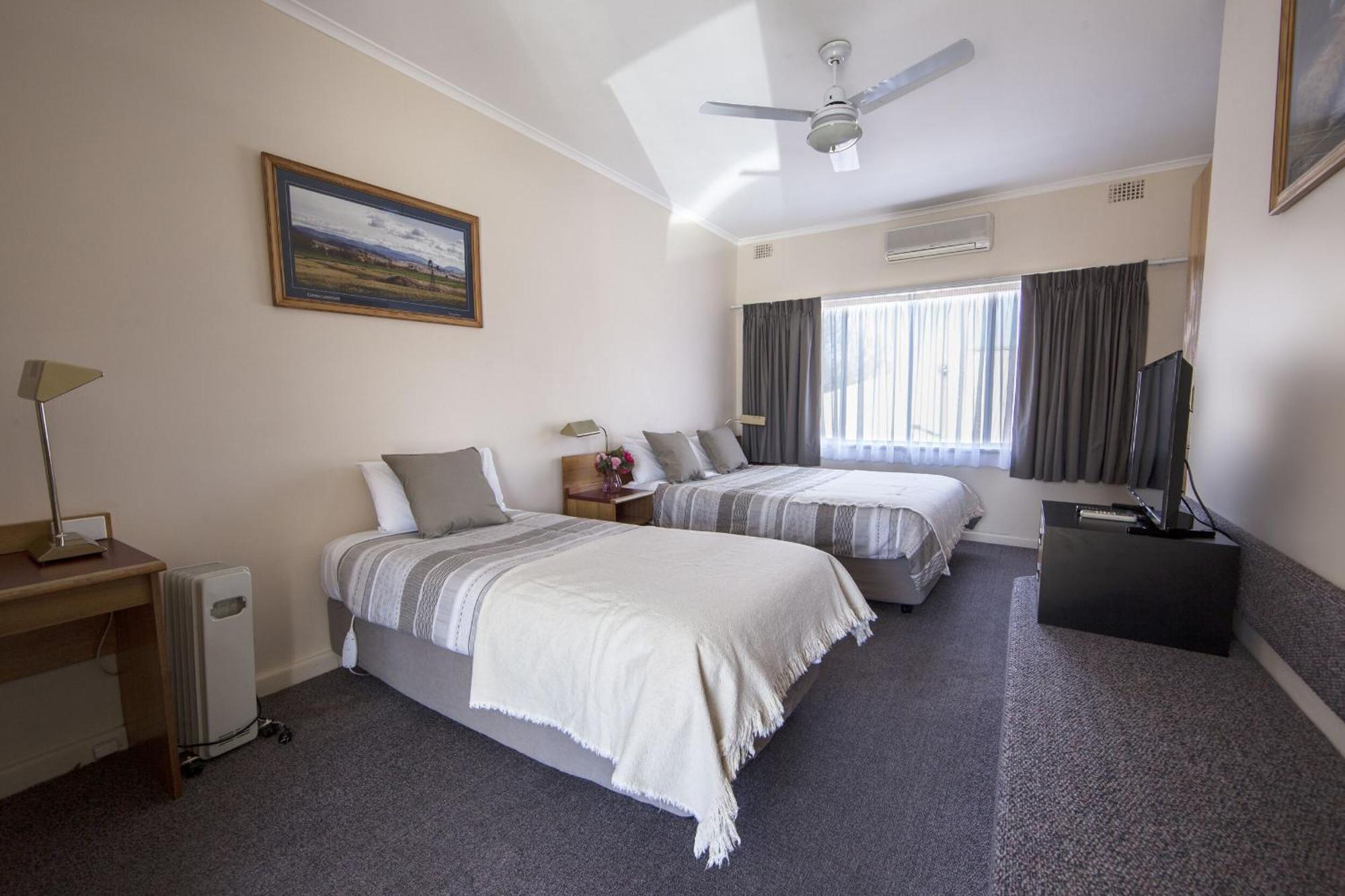 Redhill Cooma Motor Inn Extérieur photo