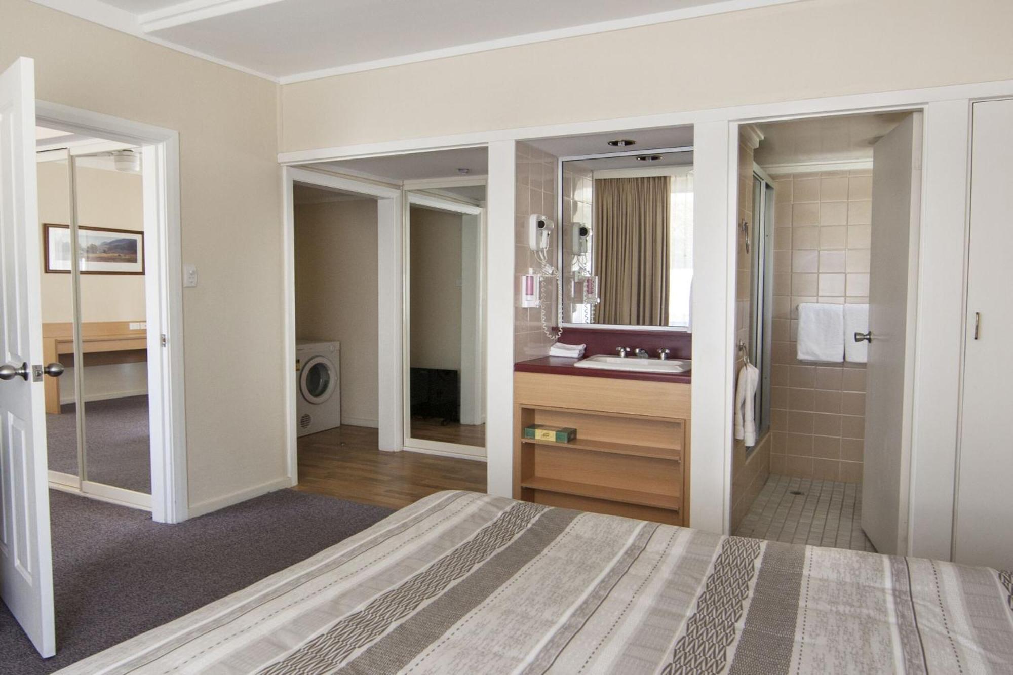 Redhill Cooma Motor Inn Extérieur photo
