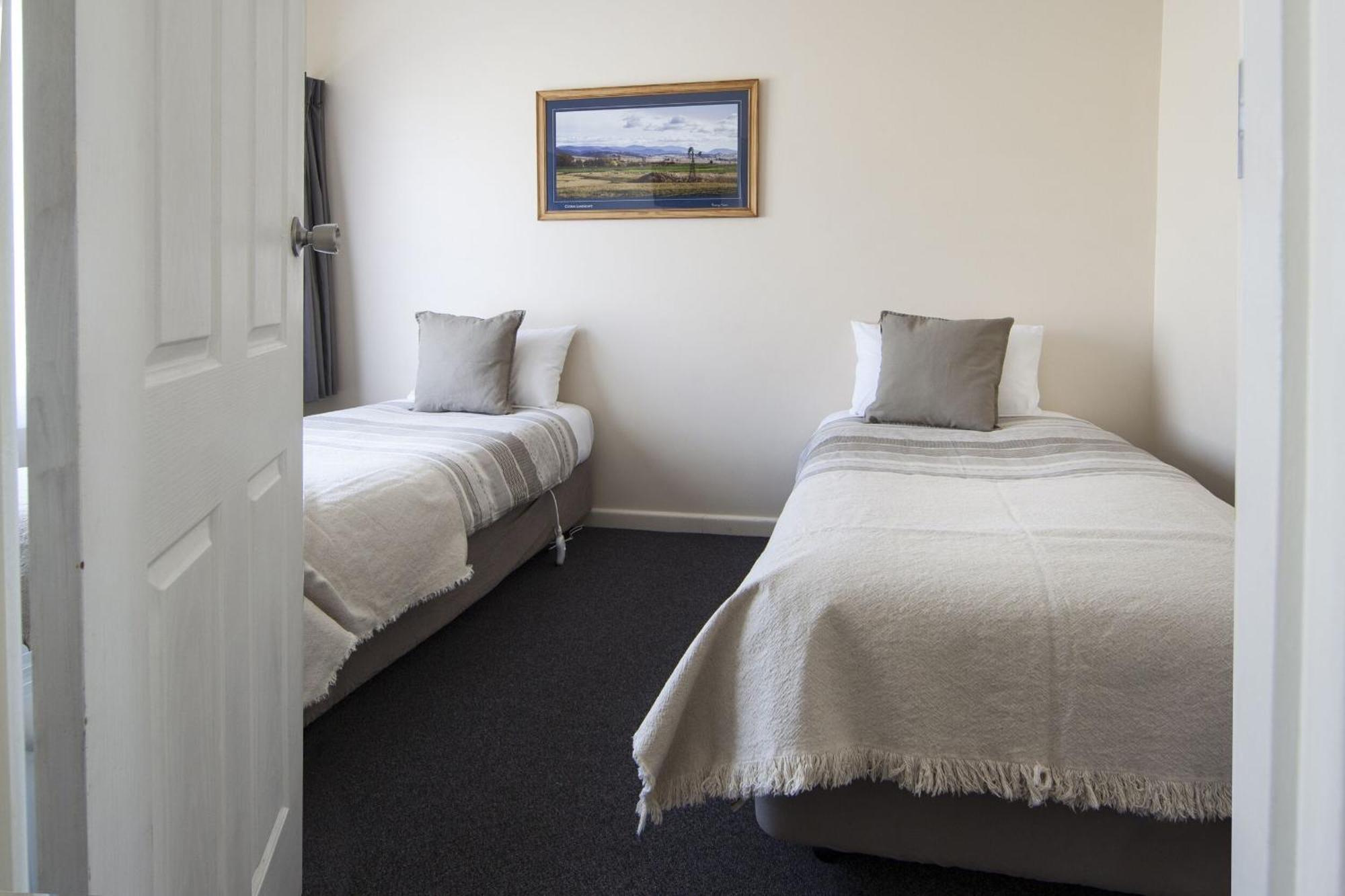 Redhill Cooma Motor Inn Extérieur photo