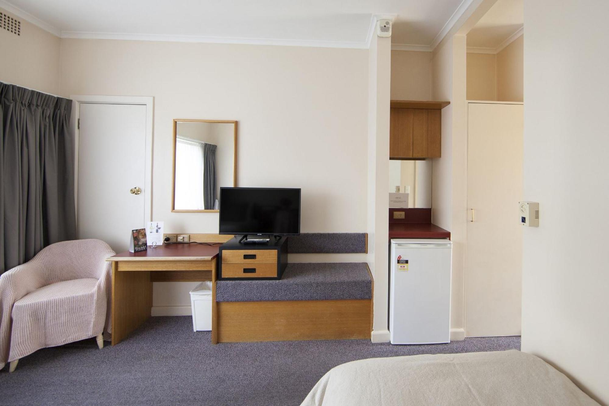 Redhill Cooma Motor Inn Extérieur photo