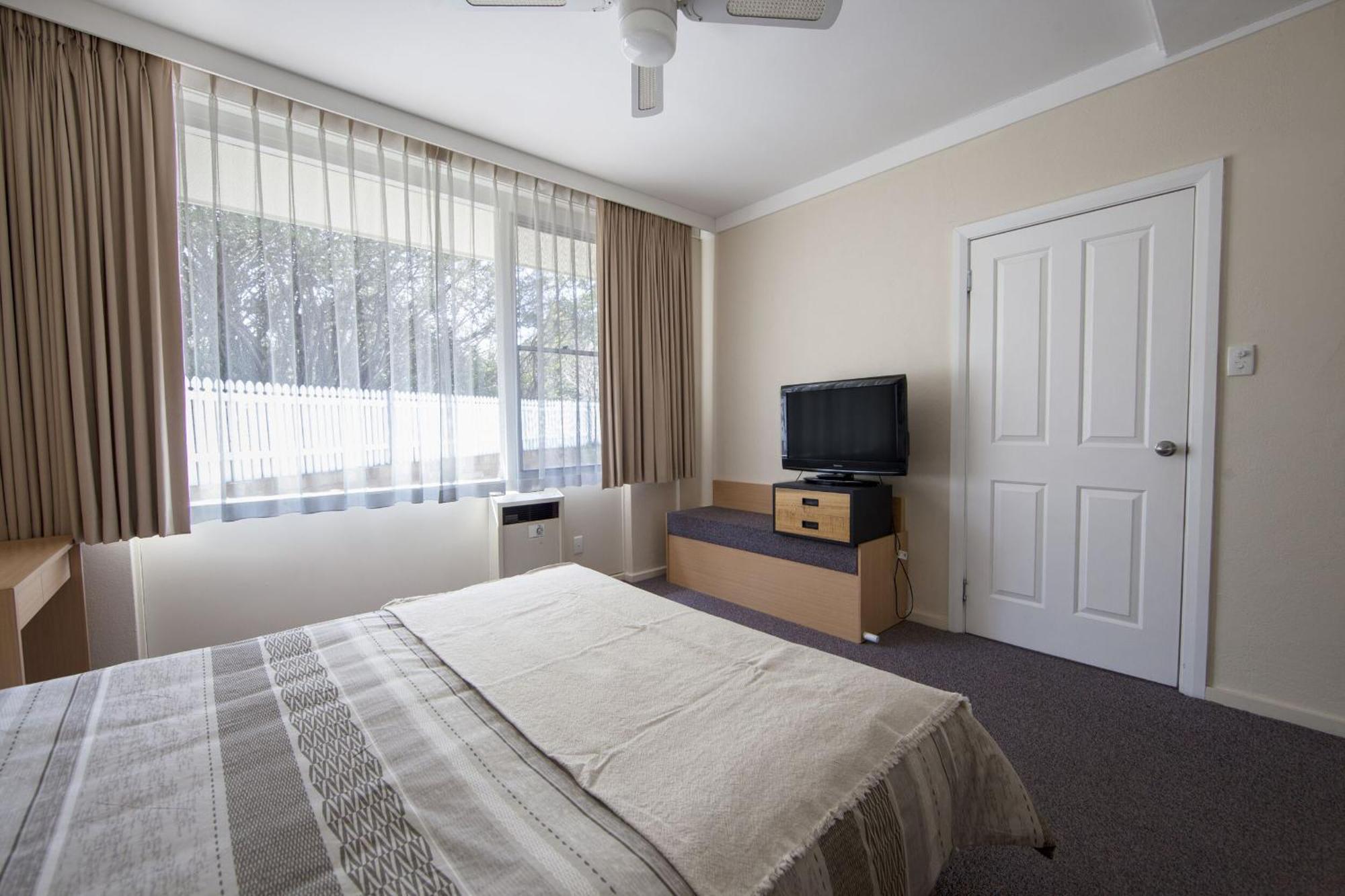 Redhill Cooma Motor Inn Extérieur photo