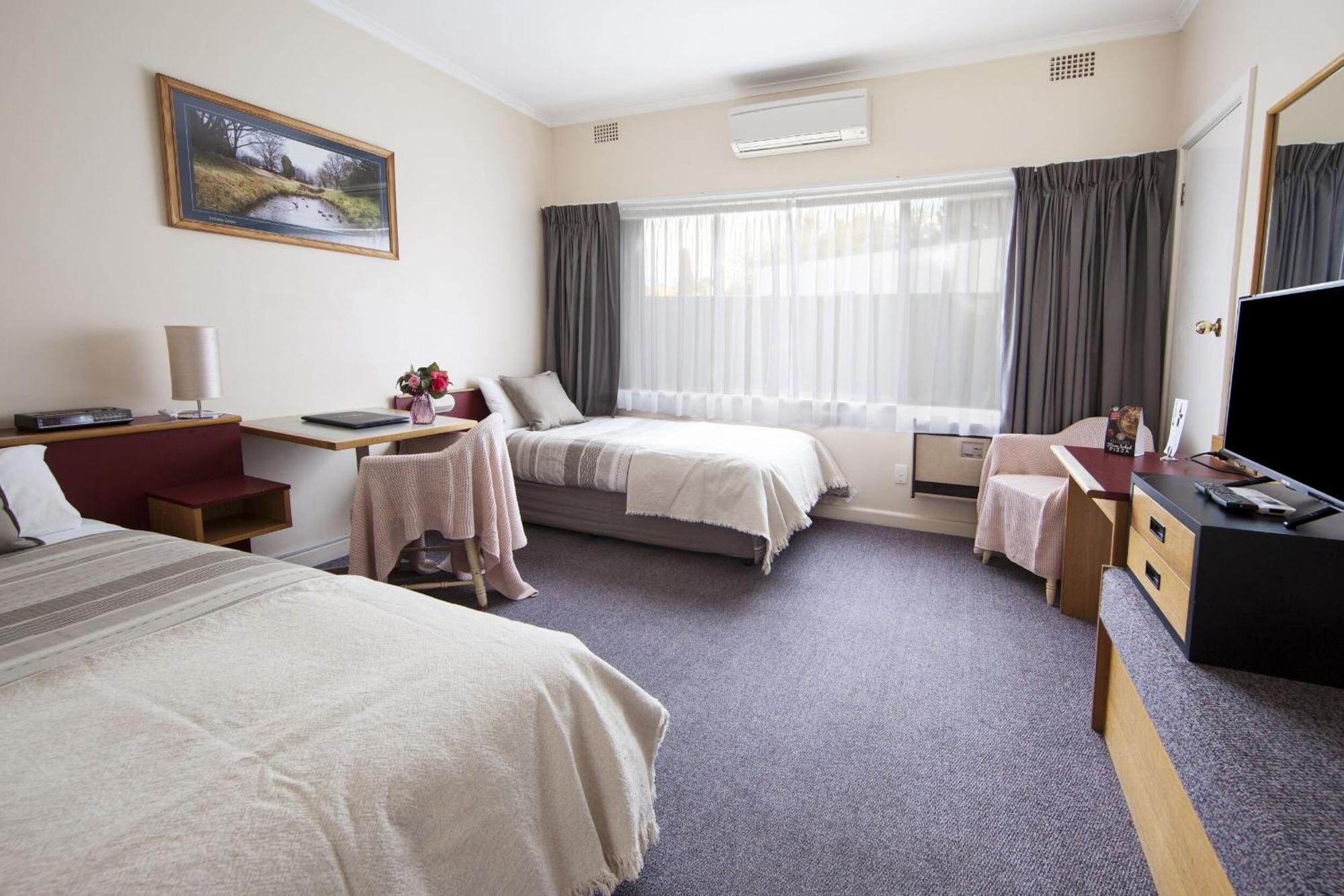 Redhill Cooma Motor Inn Extérieur photo