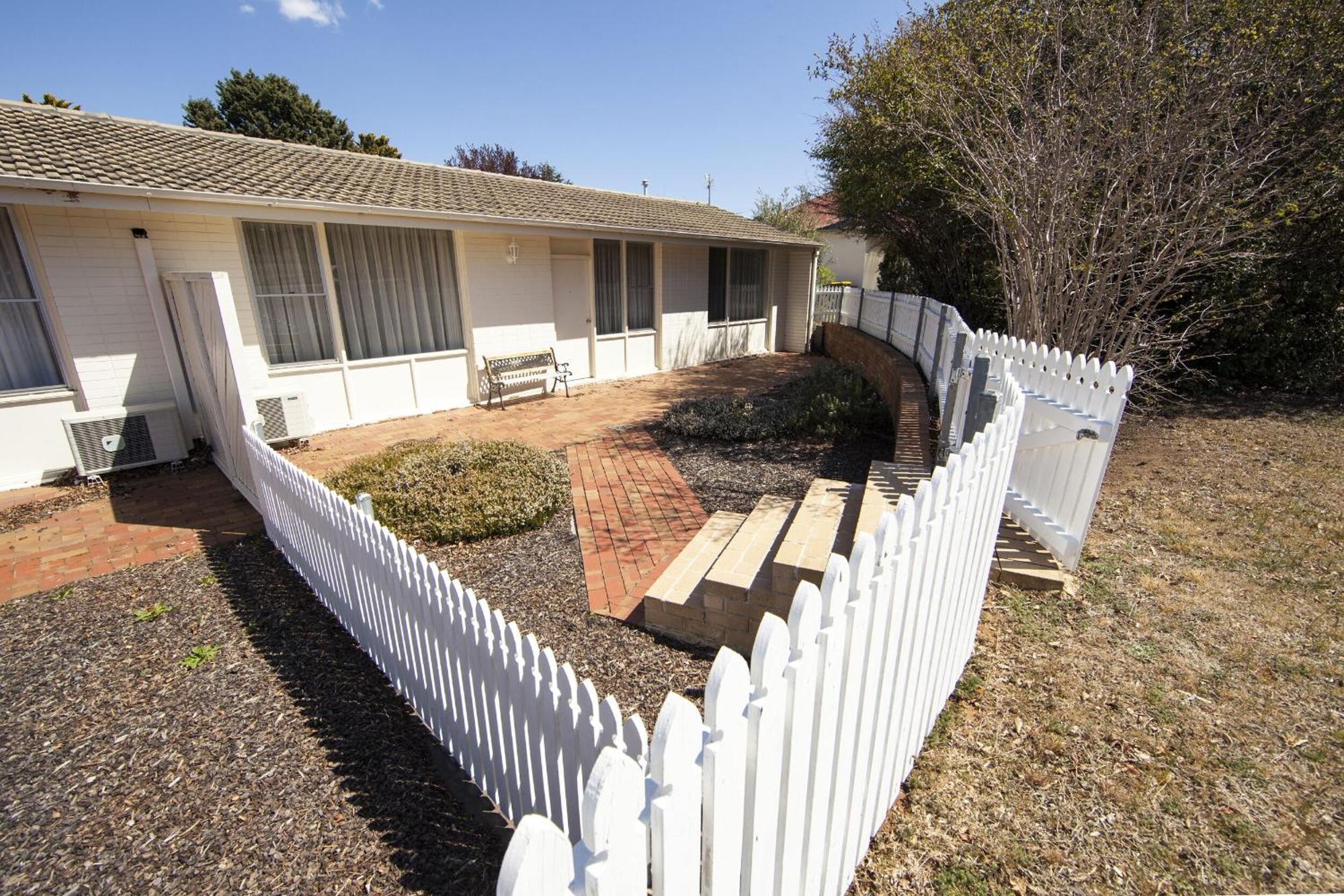 Redhill Cooma Motor Inn Extérieur photo