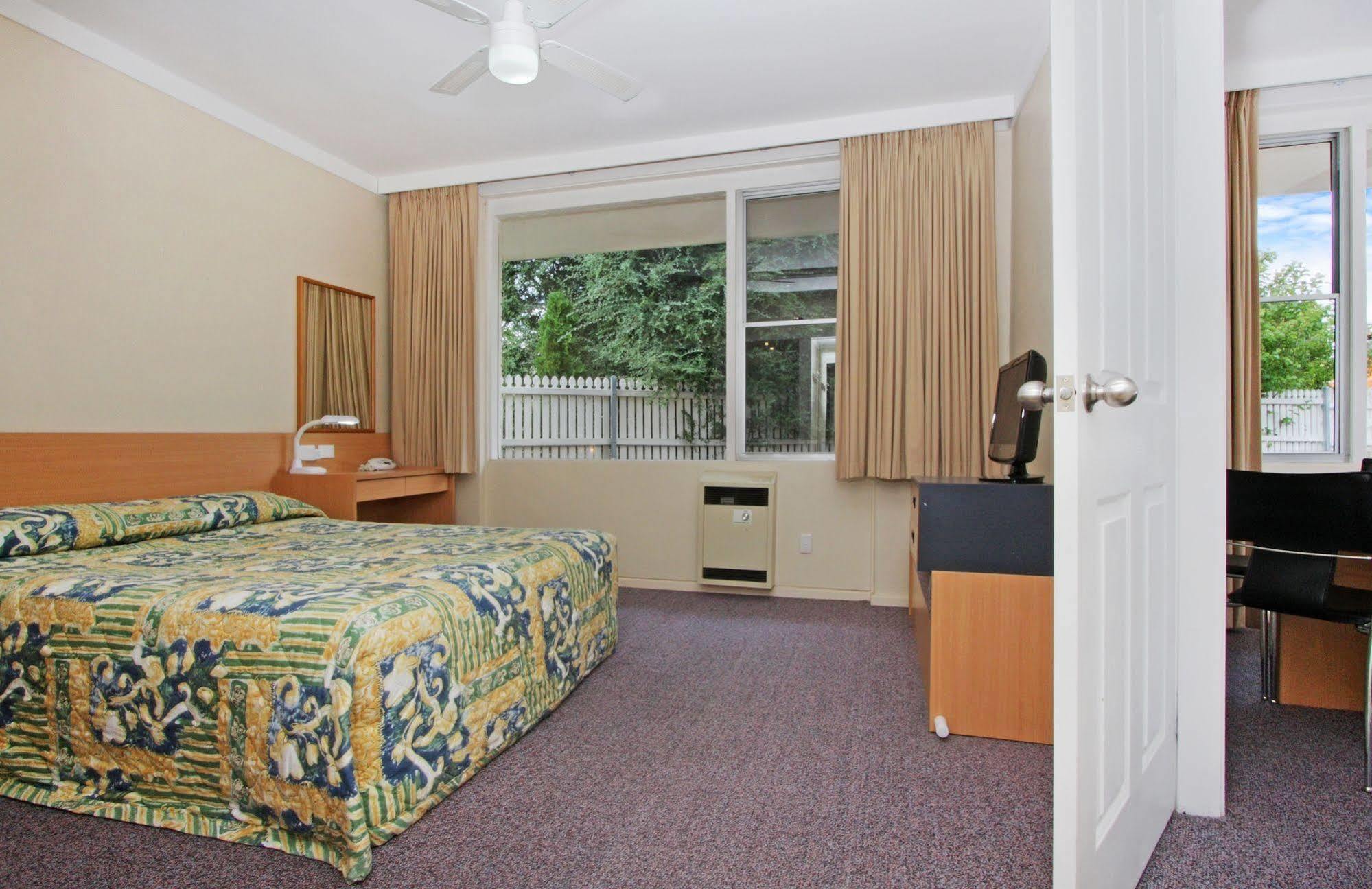 Redhill Cooma Motor Inn Extérieur photo