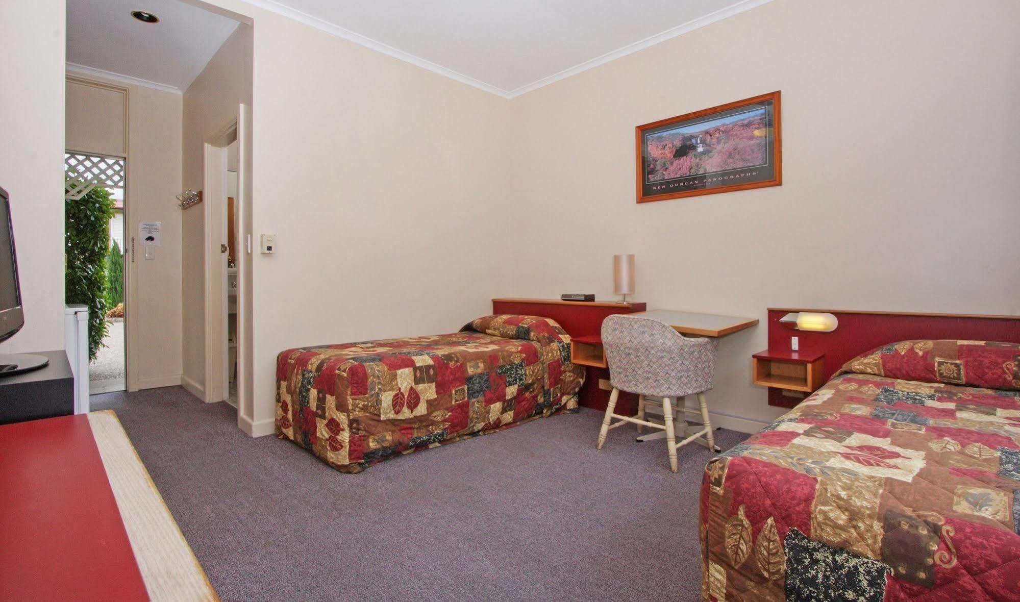 Redhill Cooma Motor Inn Extérieur photo
