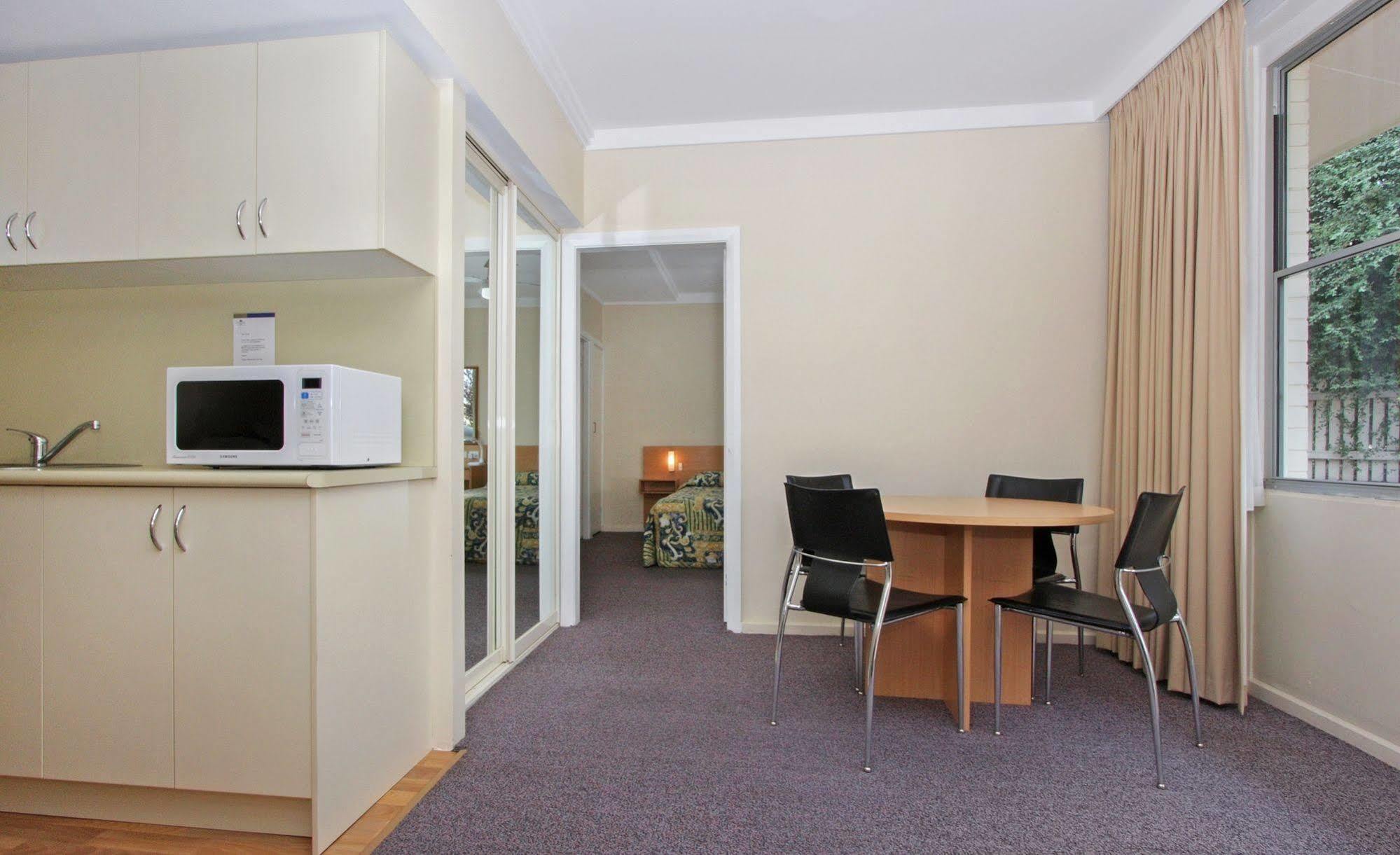 Redhill Cooma Motor Inn Extérieur photo
