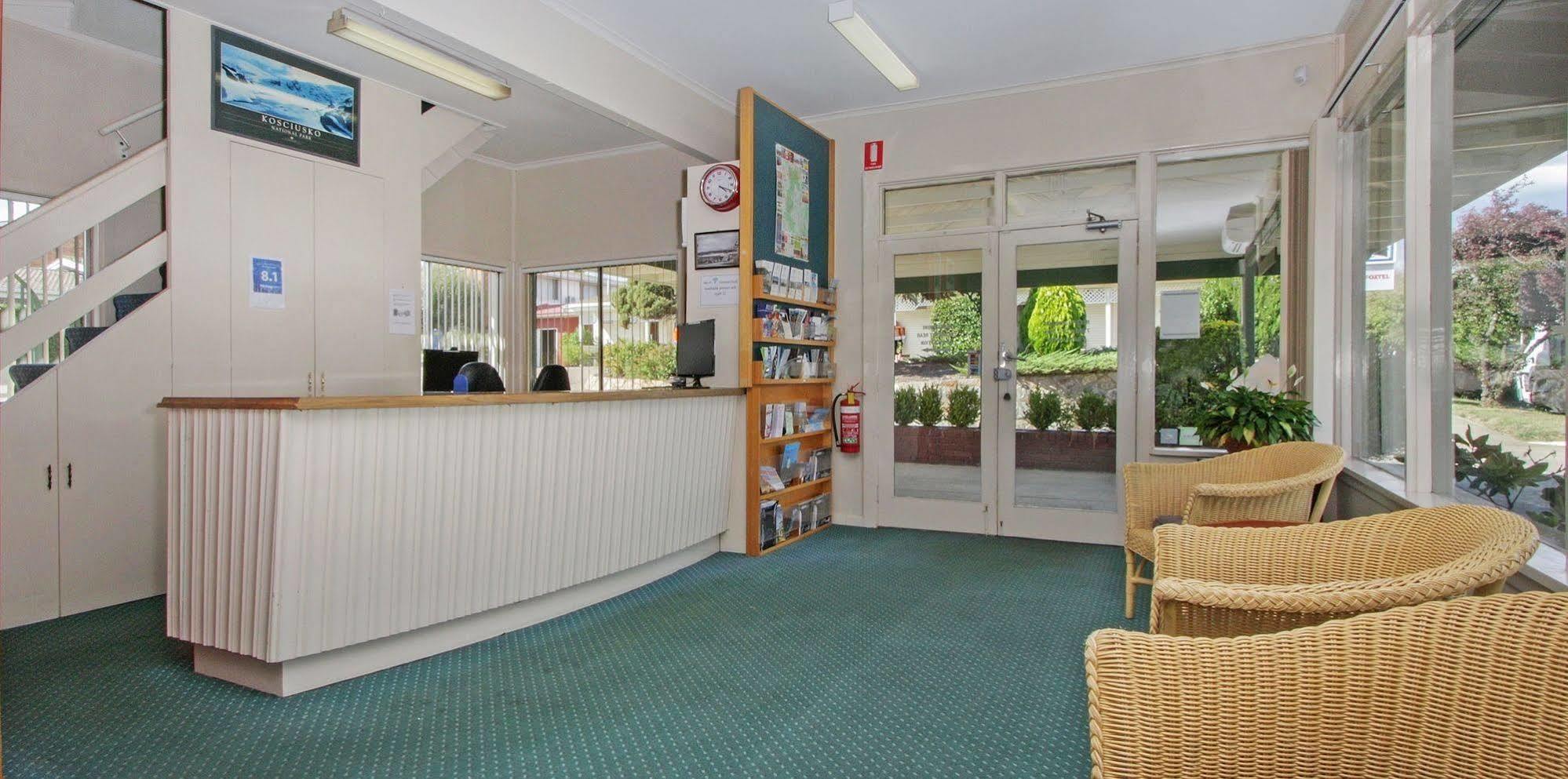 Redhill Cooma Motor Inn Extérieur photo