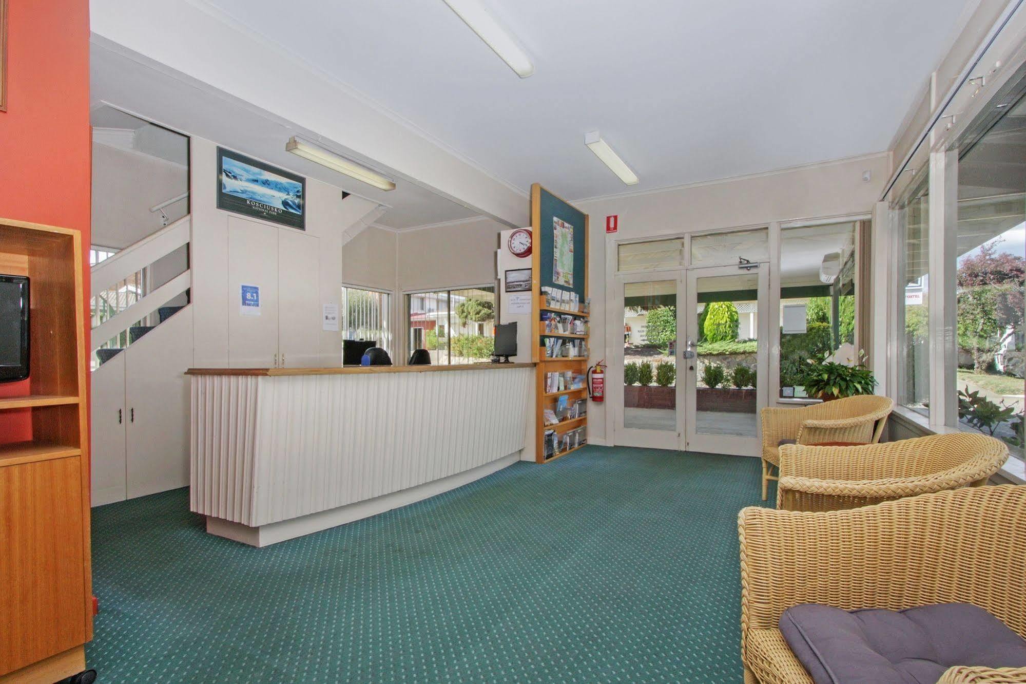 Redhill Cooma Motor Inn Extérieur photo